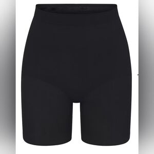 SKIMS High-Waisted Black Shapewear Shorts. 2X/3X